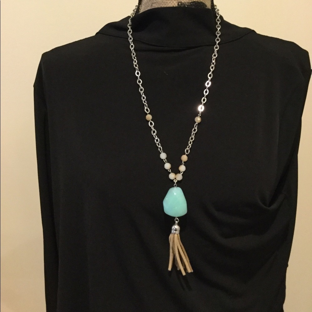 Drop stone necklace